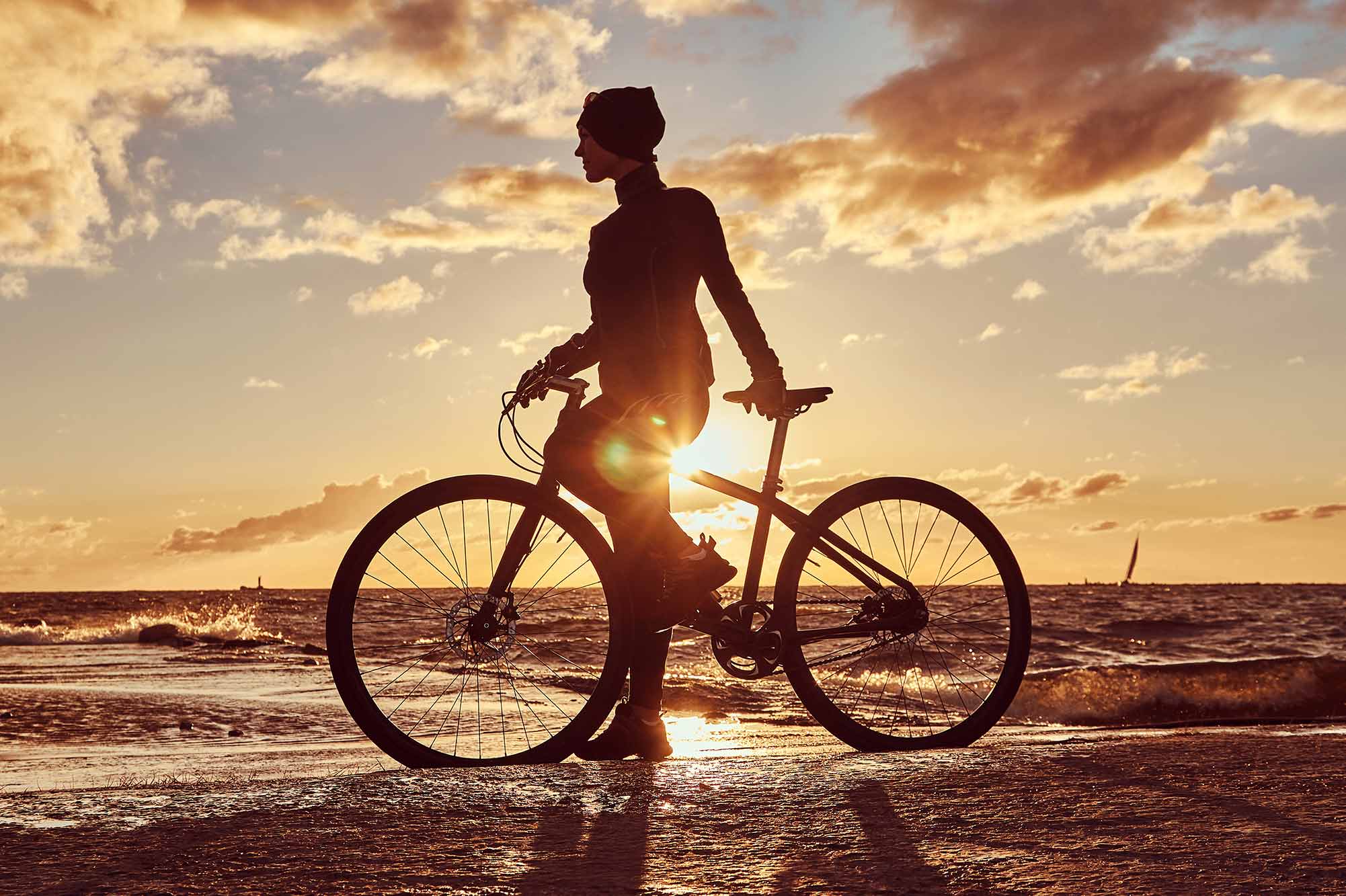 Rowerzystka na plaży